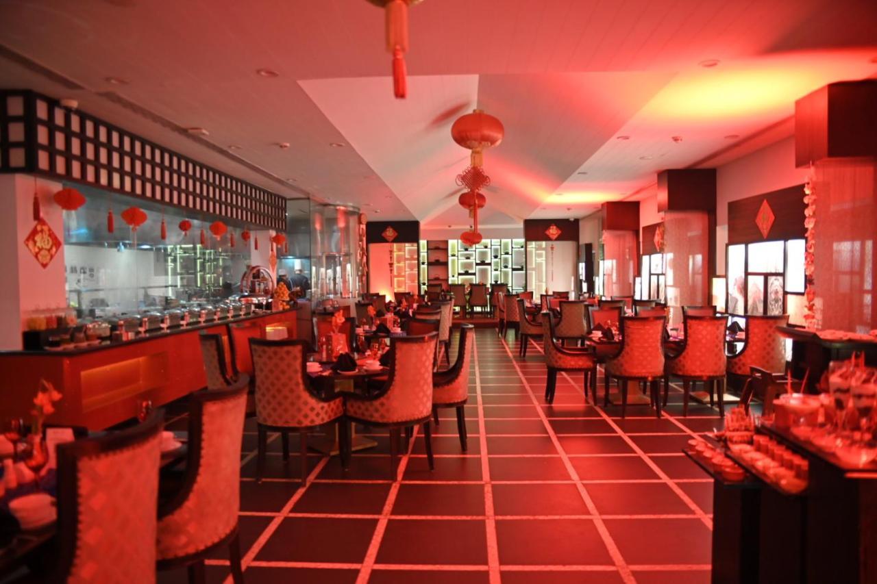 Pearl Continental Hotel, Karachi Exteriör bild The interior of the restaurant