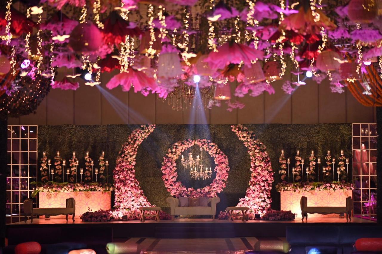 Pearl Continental Hotel, Karachi Exteriör bild A wedding reception at the Taj Mahal Palace, Mumbai, India
