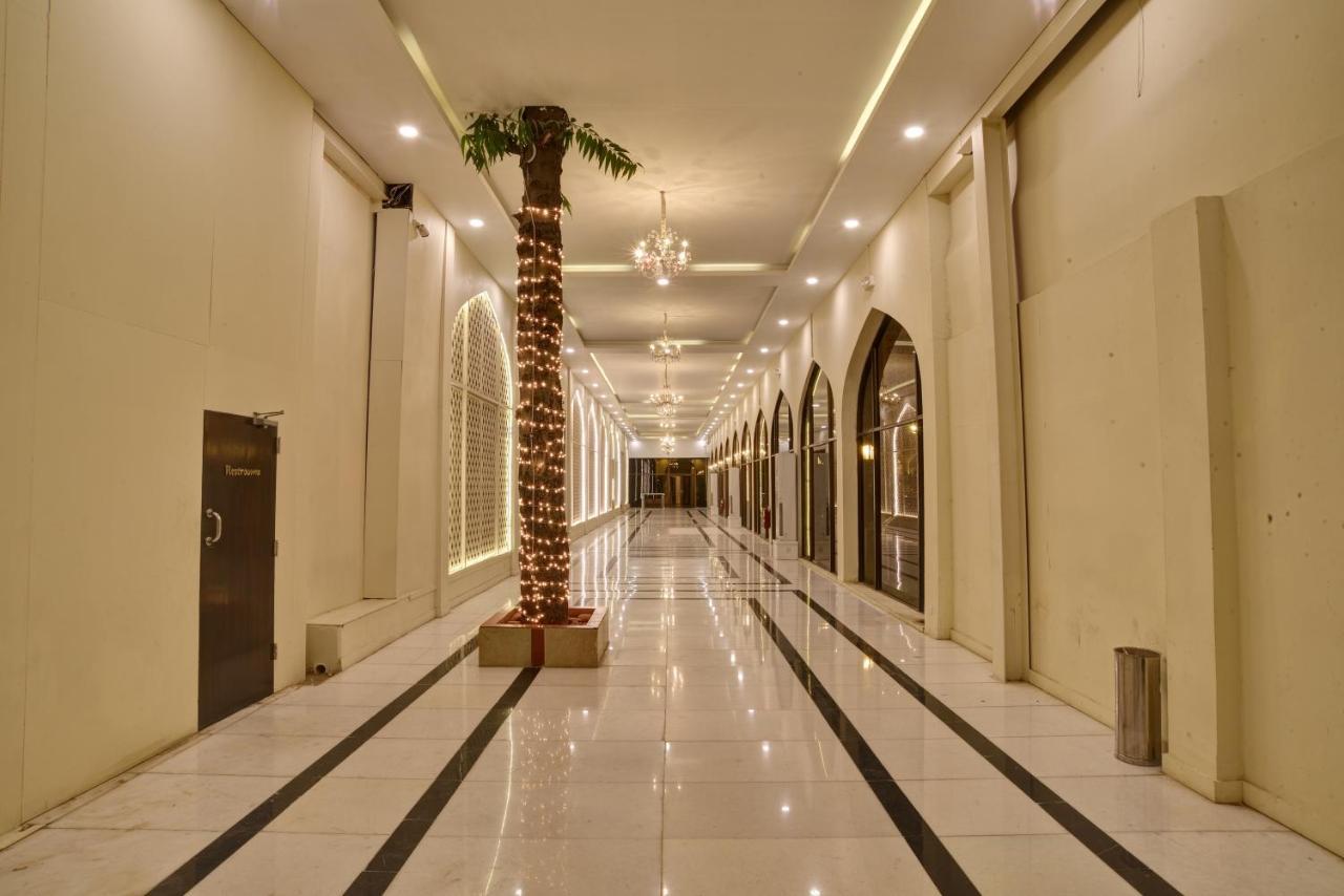 Pearl Continental Hotel, Karachi Exteriör bild The interior of the hotel