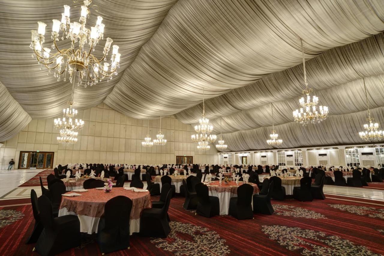 Pearl Continental Hotel, Karachi Exteriör bild The interior of the tent