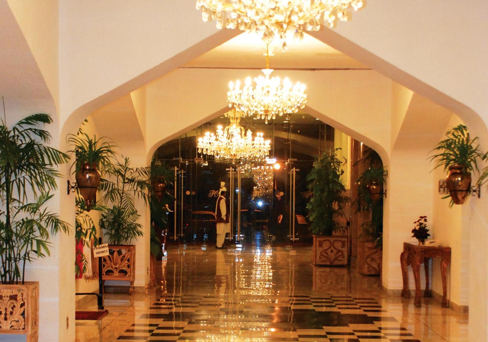 Pearl Continental Hotel, Karachi Exteriör bild The lobby of the hotel