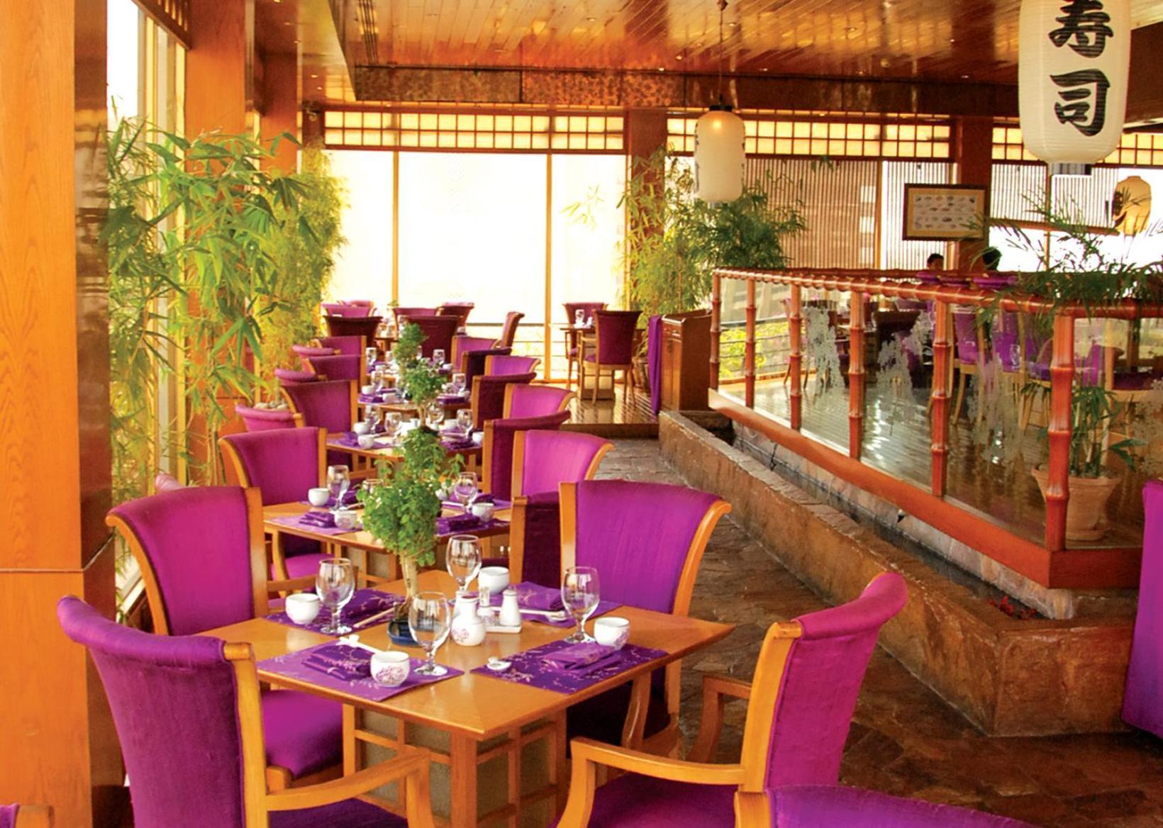 Pearl Continental Hotel, Karachi Exteriör bild Interior of a restaurant in the hotel