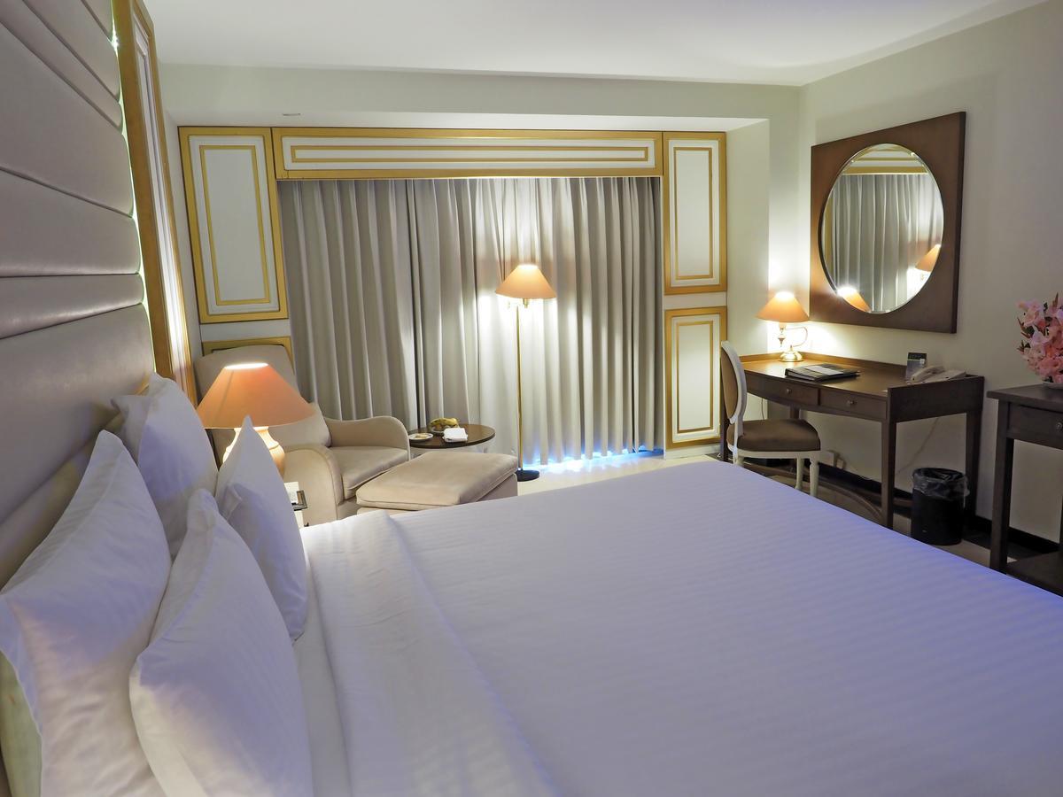 Pearl Continental Hotel, Karachi Exteriör bild Deluxe room