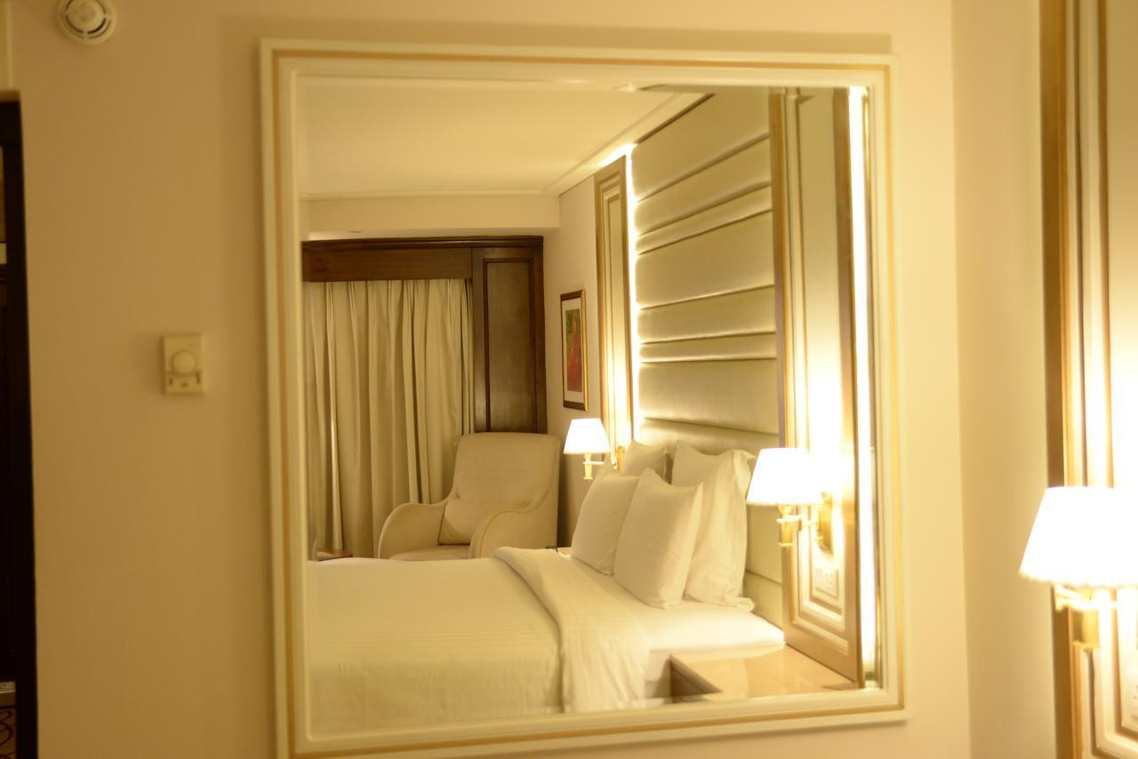 Pearl Continental Hotel, Karachi Exteriör bild A mirror
