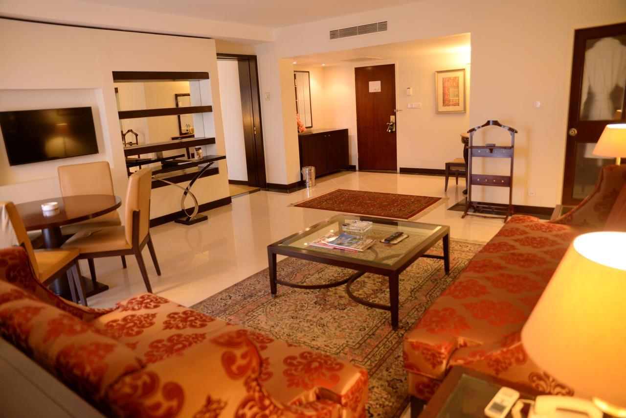 Pearl Continental Hotel, Karachi Exteriör bild A suite at the hotel